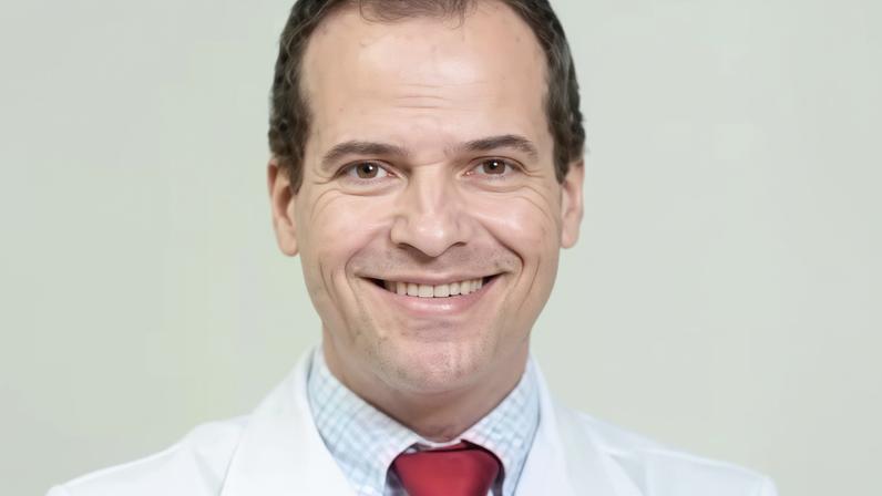 Dr. Roberto Navarro