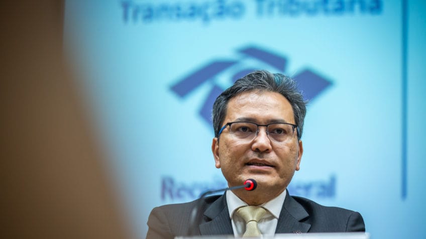 O secretário da Receita Federal, Robinson Barreirinhas, afirmou que a CSLL (Contribuição Social sobre o Lucro Líquido) sobre instituições financeiras, em especial as fintechs, terá um ganho de arrecadação de R$ 1,1 bilhão