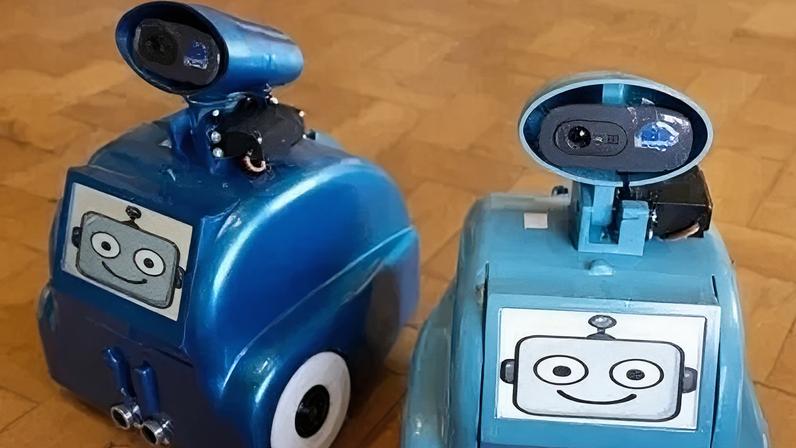 Robô é integrado a um aplicativo para tablets com jogos alinhados à BNCC