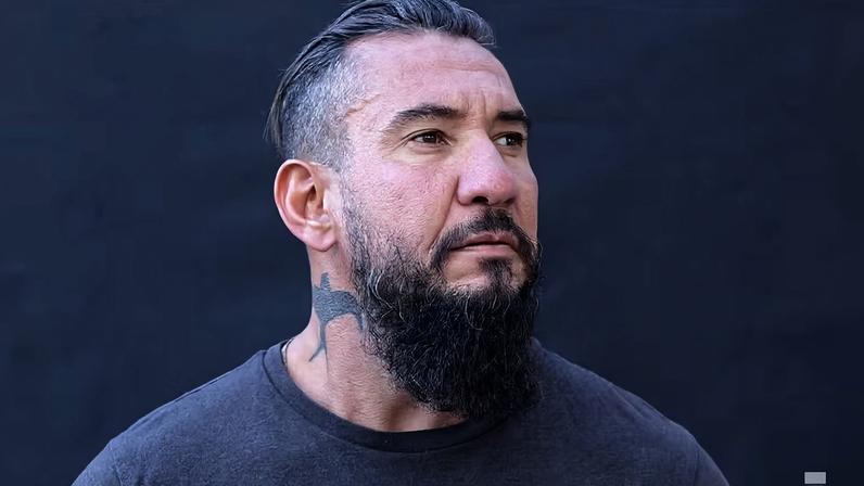 Rodolfo Abrantes comenta saída dos Raimundos, dizendo que foi tortura