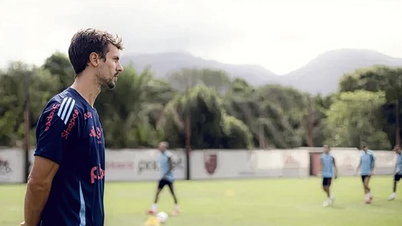 Rodrigo Caio era auxiliar técnico do Flamengo