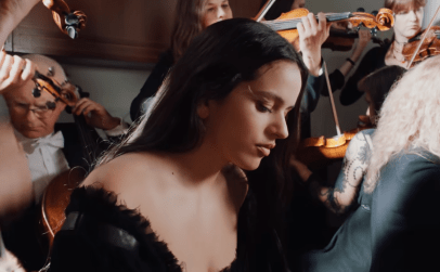 Rosalía interrompe show na Itália por mal-estar