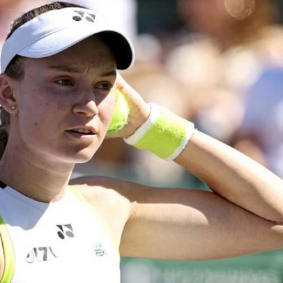 Rybakina passa sufoco na estreia; Muchova e Bencic avançam