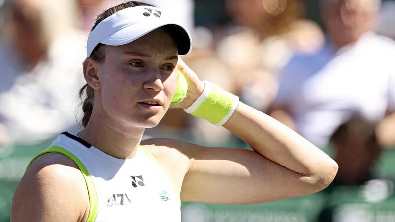 Rybakina passa sufoco na estreia; Muchova e Bencic avançam