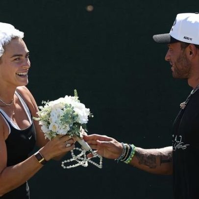 Sabalenka treina para o grande dia e aparece com véu e buquê