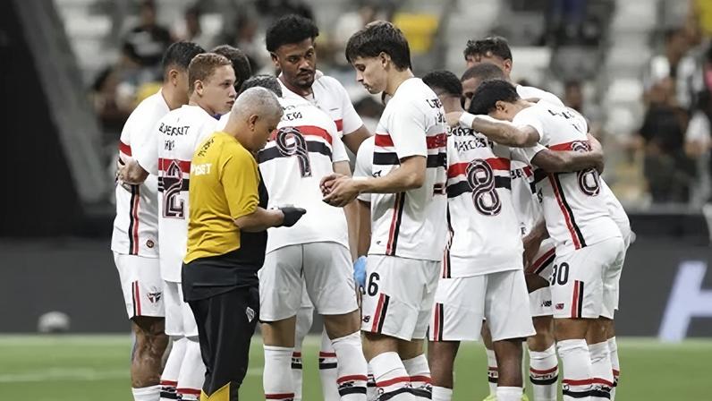 São Paulo perdeu a primeira no Brasileiro, para o Atlético-MG