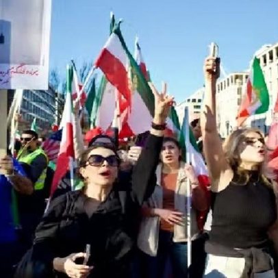 Morte de Khamenei: iranianos e israelenses celebram ao redor do mundo