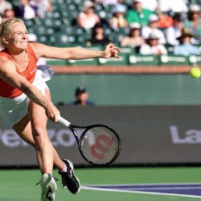 Siniakova derruba Andreeva, atual campeã, e mantém escrita