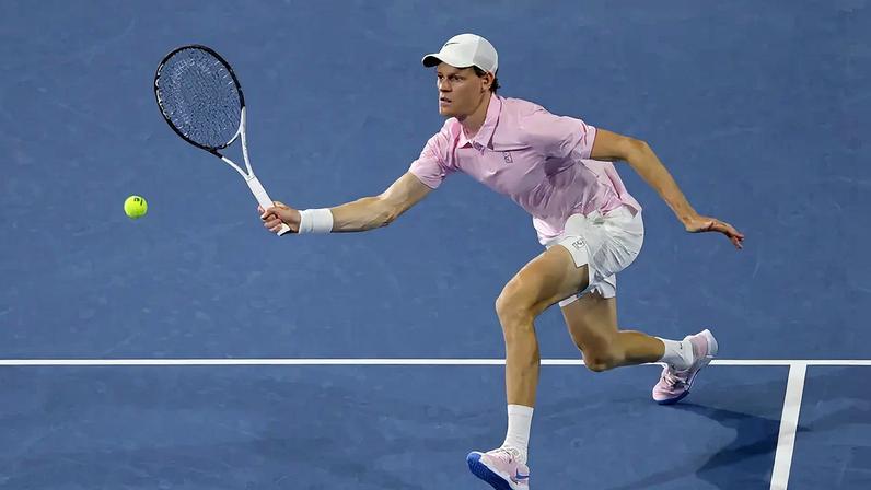 Jannik Sinner no Miami Open (Foto: MATTHEW STOCKMAN / GETTY IMAGES NORTH AMERICA / Getty Images via AFP)