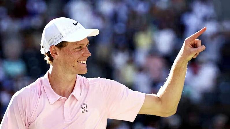 Sinner fica satisfeito com desempenho após começo ruim contra Shapovalov