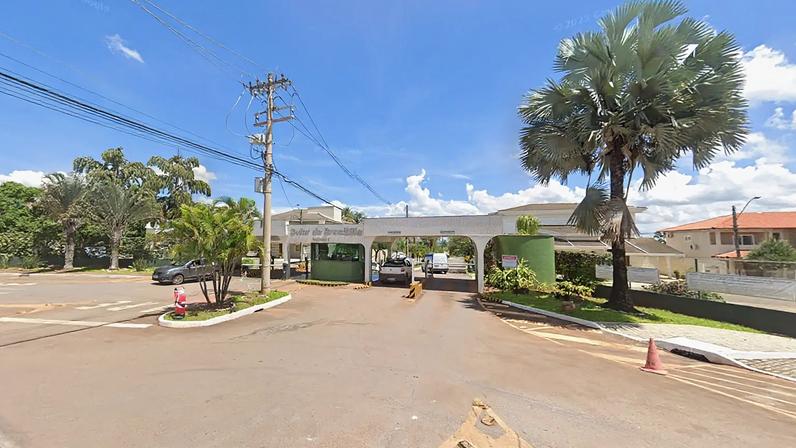 Vista do condomínio em que Bolsonaro cumpre prisão domiciliar: despacho de Moraes manda PM do DF abater e apreender drones que sobrevoem um raio de 100 metros do imóvel e prender operadores (Foto: Reprodução/Google Maps)