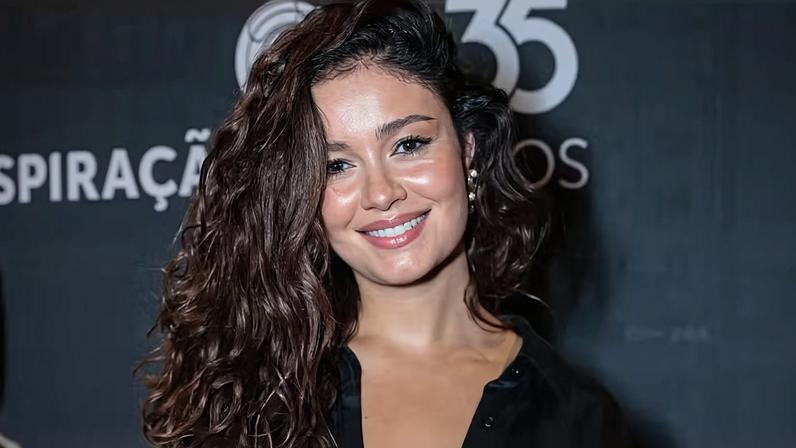 Sophie Charlotte aposta em cabelo volumoso na festa do cinema nacional