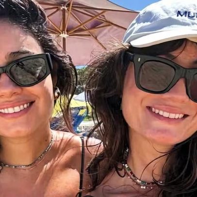 Sophie Charlotte passeia na praia com a melhor amiga Elen Clarice