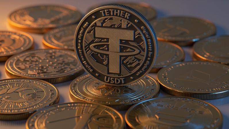 Moeda de Tether apoiada sobre outras deitadas