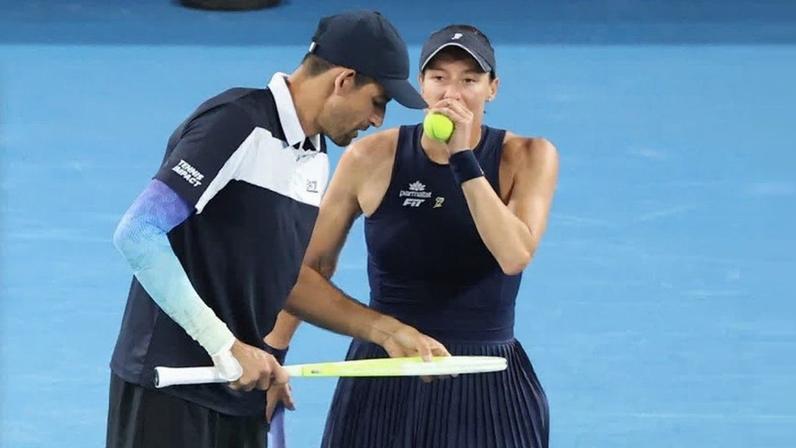 Stefani e Arevalo perdem para Sakkari e Tsitsipas em duplas mistas