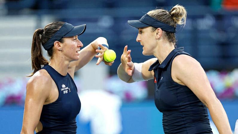 Luísa Stefani e Gabriela Dabrowski (Foto: Dubai Duty Free Tennis Championships)
