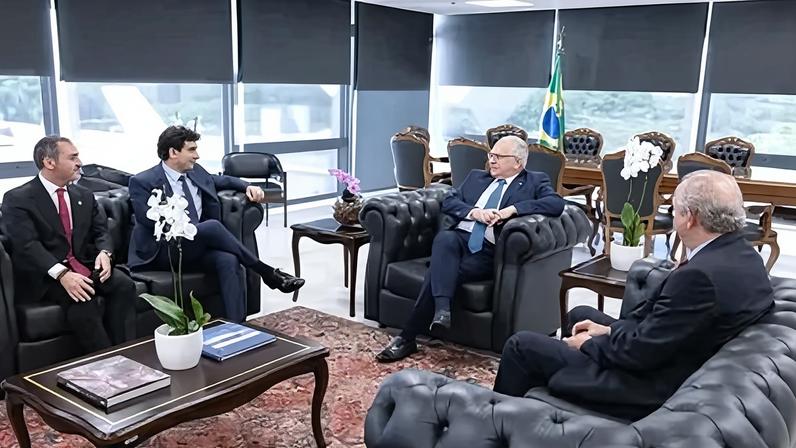 Presidentes do Banco Central, Gabriel Galípolo, do STF, Edson Fachin, do BNDES, Aloizio Mercadante, e o diretor-geral da PF, Andrei Rodrigues