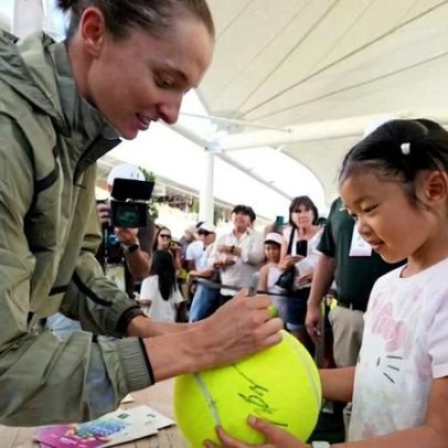 Swiatek, Shelton e Sabalenka fazem autógrafos; bastidores de IW