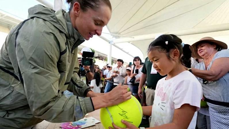 Swiatek, Shelton e Sabalenka fazem autógrafos; bastidores de IW
