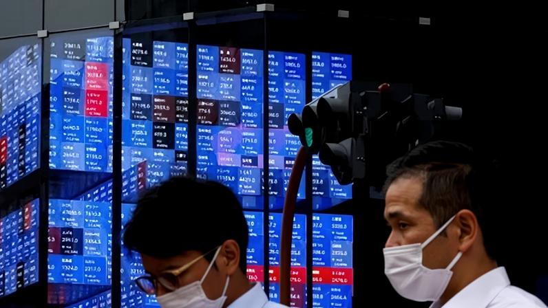 Telão mostra o índice Nikkei em Tóquio