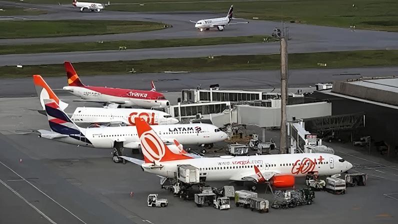 Aviões no aeroporto internacional de Guarulhos