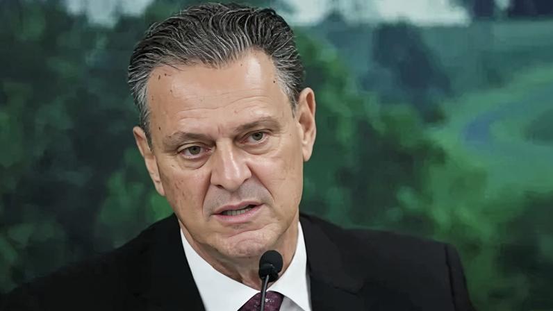 Ministro da Agricultura Carlos Fávaro em Brasília