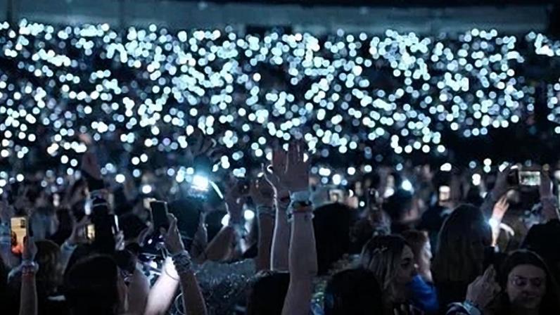 Fãs durante show da Taylor Swift em Vancouver, Canadá