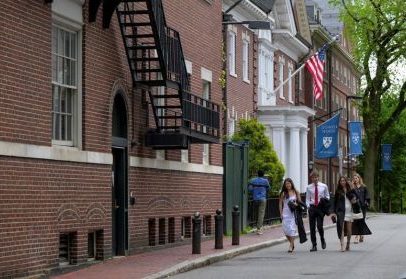 Programa de bolsas permite brasileiros estudar em Harvard, MIT e instituições