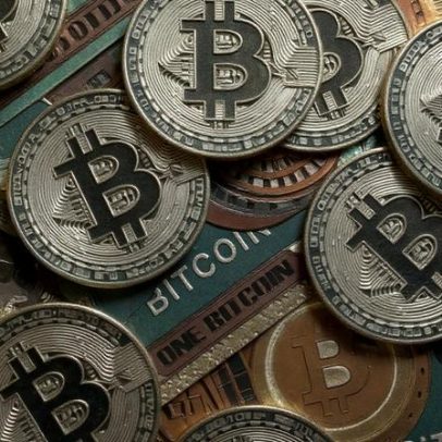 Bitcoin pode cair até US$ 10 mil, aponta projeção