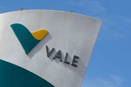 Logo da Vale em mina da empresa