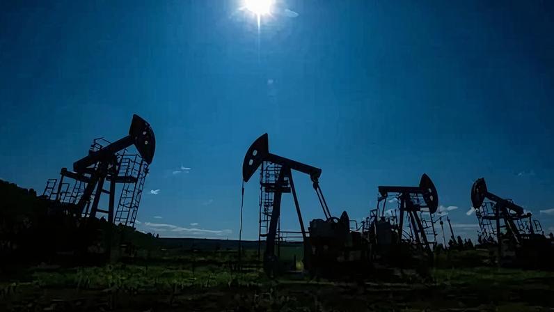 Bombas de extração de petróleo nos arredores de Almetyevsk, na República do Tartaristão, Rússia