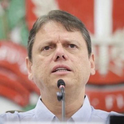 Secretária do PT faz brincadeira com Tarcísio de Freitas em vídeo