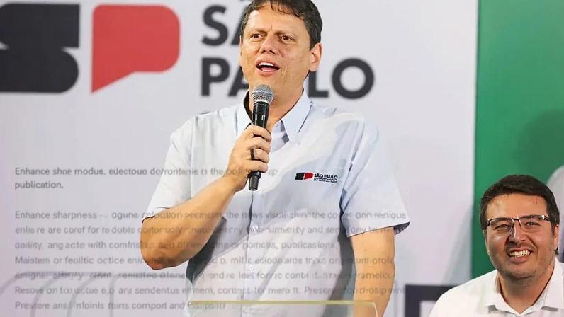 O governador de São Paulo, Tarcísio de Freitas, durante a cerimônia de início das obras dos novos acessos da Rodovia Ayrton Senna (km 36 e km 38) na 5ª feira (15.jan.2026)