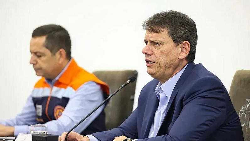 Tarcísio e Flávio empatam no 2º turno contra Lula