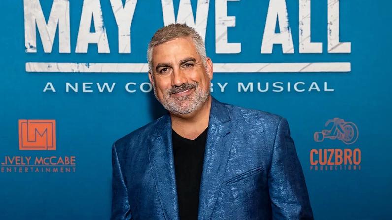 Vencedor do American Idol envia mensagem flertante a Kelly Clarkson