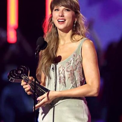 Taylor Swift vence Artista do Ano no iHeartRadio Music Awards