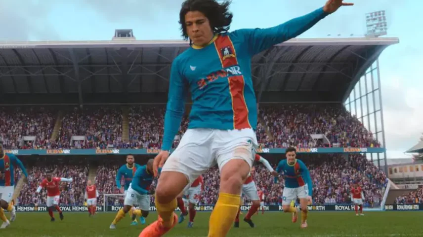 Foto de Cristo Fernández em cena de Ted Lasso