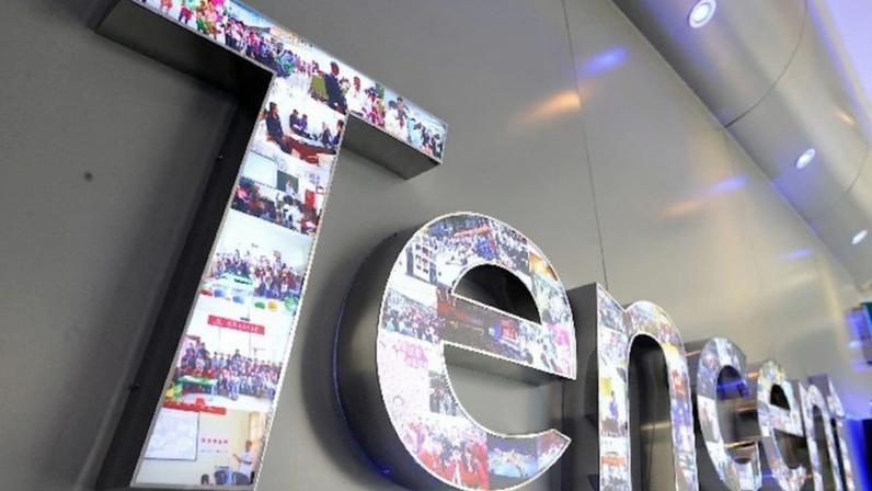 Na imagem, logo da Tencent em prédio da empresa