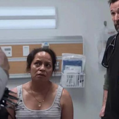 Pitt coloca ICE no hospital e prova ser série mais importante da atualidade