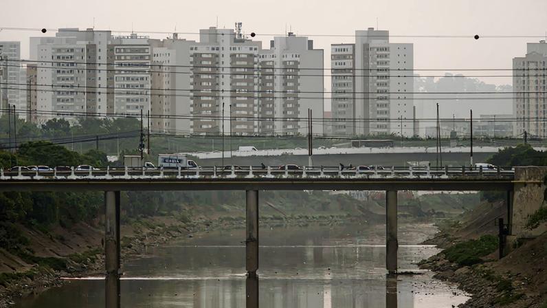 São Paulo (SP), 13/09/2024 - Poluição e qualidade do ar ruim na cidade de São Paulo, vista desde o Rio Tietê. Foto: Paulo Pinto/Agencia Brasil