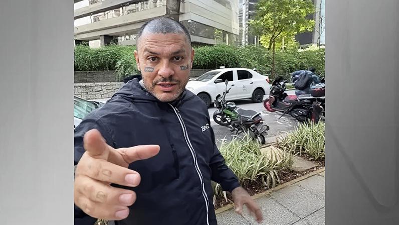 O influenciador Tiago Toguro afirmou nas redes sociais que foi roubado e que tem imagens da pessoa responsável