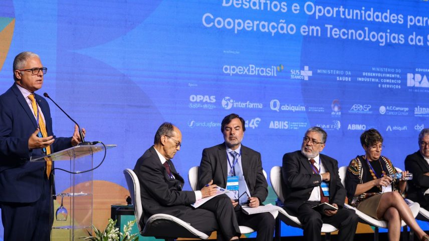 Rio de Janeiro (RJ), 26/03/2026 – O representante da Organização Pan-Americana da Saúde (OPAS), Cristian Morales durante abertura do seminário Diálogo Internacional: Desafios e oportunidades para a cooperação em tecnologias da saúde, na Barra da Tijuca, no Rio de Janeiro. Foto: Tomaz Silva/Agência Brasil
