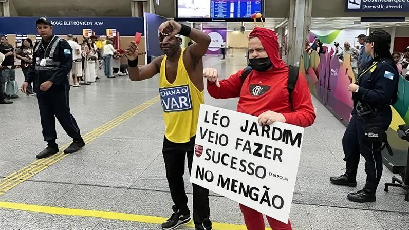 Léo Jardim assina com Flamengo e dribla cobrança da torcida