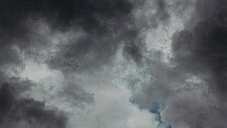 Ciclone e frente fria reforçam instabilidades neste começo da primeira semana do outono no Sul.