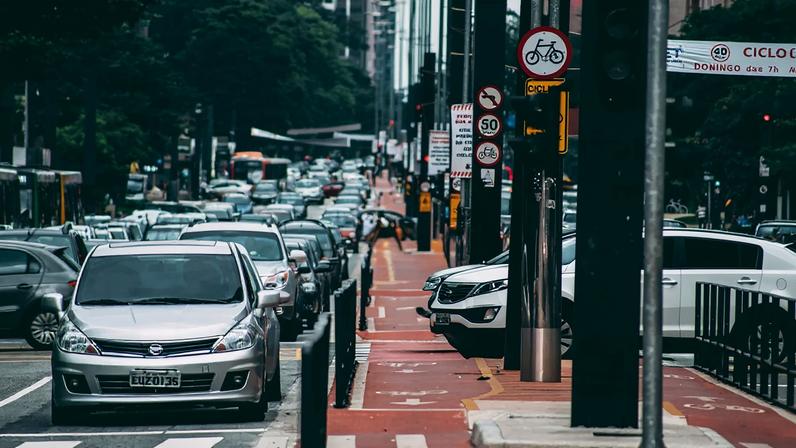 O novo Código Brasileiro de Trânsito traz mudanças na validade da CNH (Carteira Nacional de Habilitação) e flexibiliza o número de pontos que 1 condutor pode ter na carteira de motorista em 12 meses