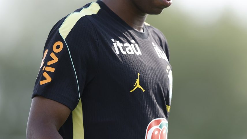 Vini Jr em treino da seleção brasileira — Foto: Rafael Ribeiro / CBF