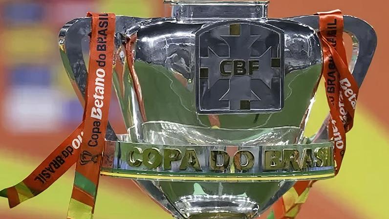 Troféu da Copa do Brasil na Neo Química Arena antes da final entre Corinthians e Vasco