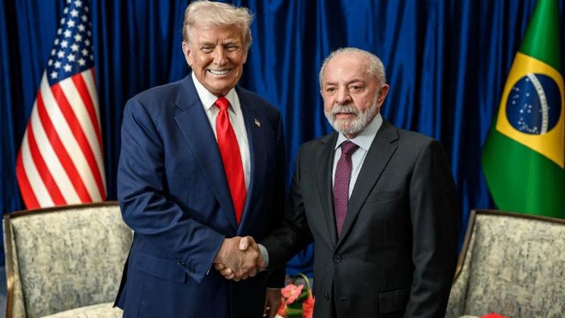 Trump e Lula durante encontro na Malásia em outubro