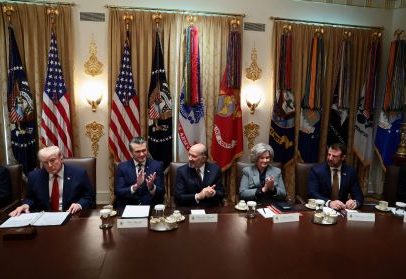 Trump afirma que Irã autorizou passagem de 10 petroleiros