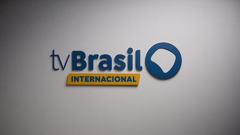 Brasília (DF), 24/03/2026 - TV Brasil Internacional completa dois anos conectando o Brasil ao mundo. Arte EBC